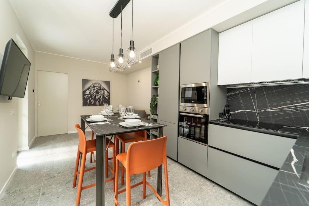 Apt 2 Min From The Cathedral With Private Parking 코모 외부 사진