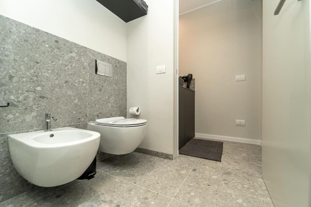 Apt 2 Min From The Cathedral With Private Parking 코모 외부 사진
