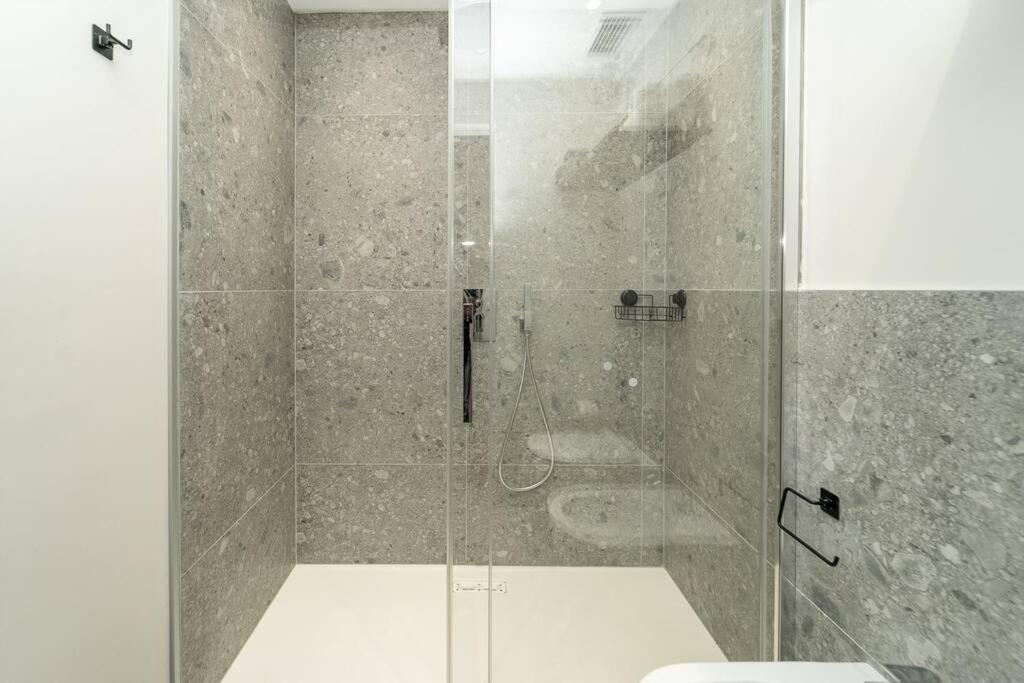 Apt 2 Min From The Cathedral With Private Parking 코모 외부 사진