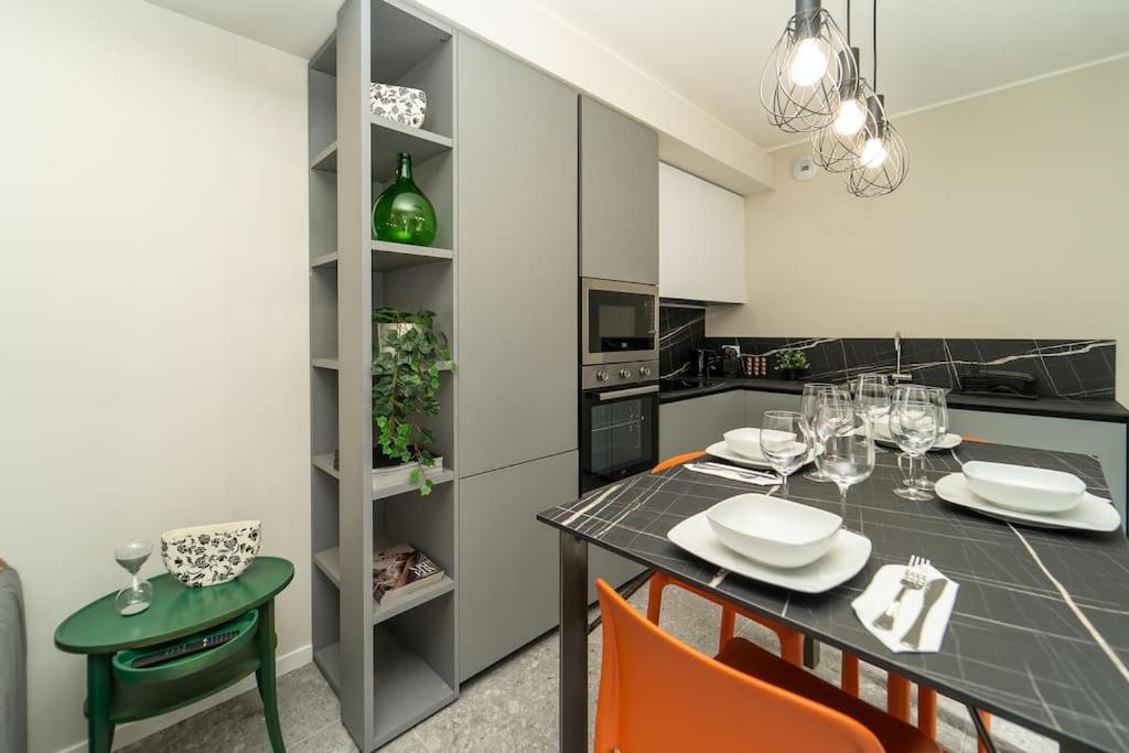 Apt 2 Min From The Cathedral With Private Parking 코모 외부 사진