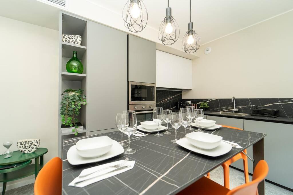 Apt 2 Min From The Cathedral With Private Parking 코모 외부 사진