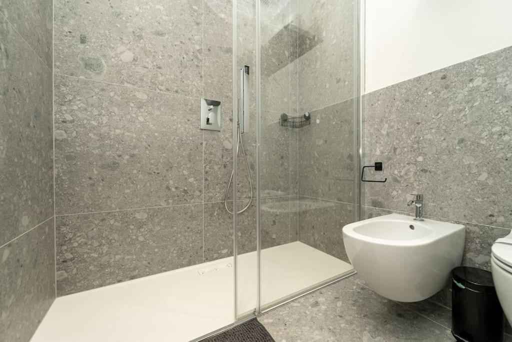 Apt 2 Min From The Cathedral With Private Parking 코모 외부 사진