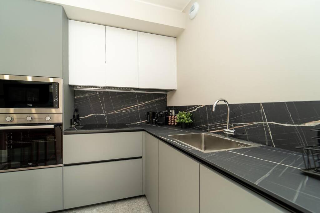 Apt 2 Min From The Cathedral With Private Parking 코모 외부 사진